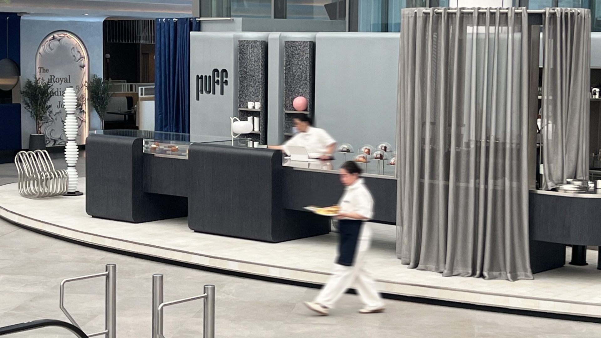 Sadeco proudly delivered this chic, open-plan café at Abu Dhabi Marina Mall @thepuffconcept transformed from a blank space into a stylish destination. From the kiosk build to the surrounding alcoves and serving areas, every detail was crafted for a unique sweet-treat experience.