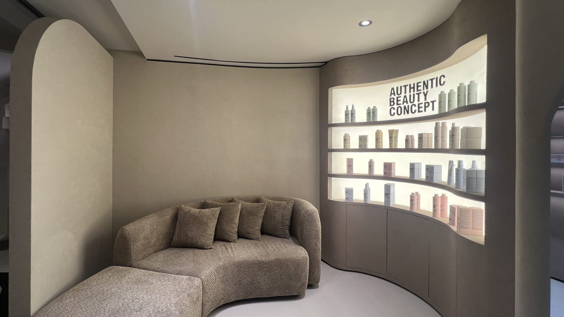This stylish and chic beauty salon has just recently opened its doors inside Souk Al Bahar. Our team created some beautiful curved walls and custom display shelving throughout. Lighting is soft and complementary to the neutral tones of the walls and floors. Take your time going through these photos.