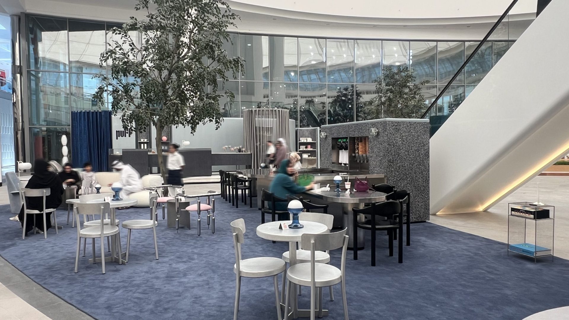 Sadeco proudly delivered this chic, open-plan café at Abu Dhabi Marina Mall @thepuffconcept transformed from a blank space into a stylish destination. From the kiosk build to the surrounding alcoves and serving areas, every detail was crafted for a unique sweet-treat experience.